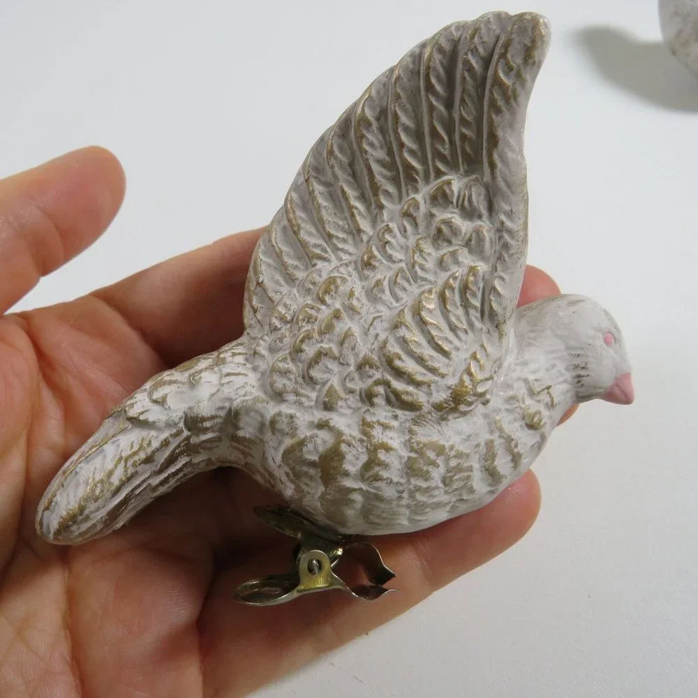 Ceramic (5) Birds with Clips in color Off White & Gold